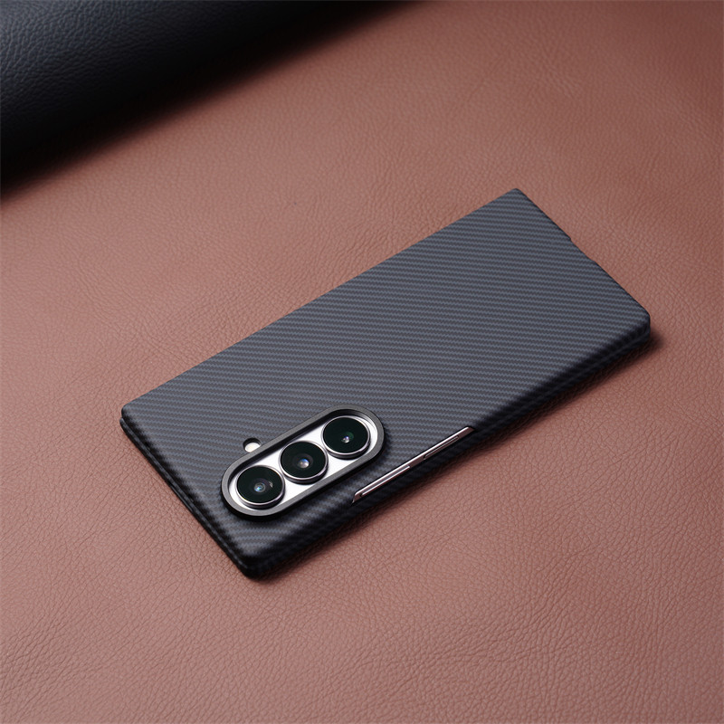 Magnetic Bumper for Samsung Galaxy Z Fold7 Fold6 Z Fold5 Fold4 Fold3 Case Trendy Design Carbon Fibre Z Fold 7 6 5 Premium Phone Casing - Image 3